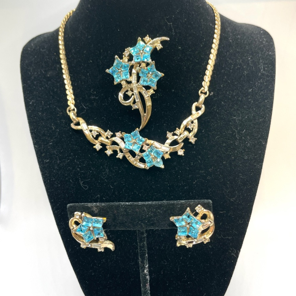 Vintage Gold Tone Aqua Rhinestone Parure Jewelry Set READ